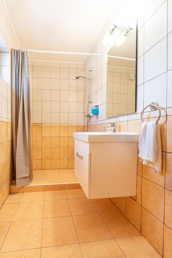 Varazsko Apartman Gyula Exterior photo